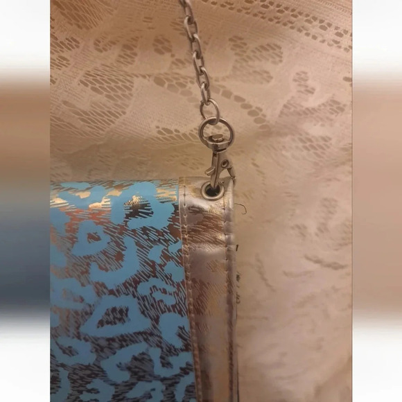 Fashion Clutch Purse Shiny Leopard Print Silver/Blue With Chain Strap NWOT - Picture 4 of 6